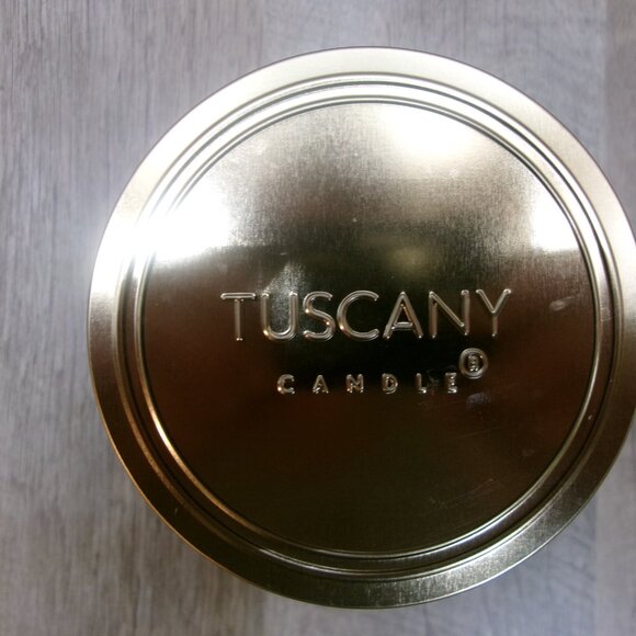 Tuscani Candle Winter Woods (balsam, cedar, frozen pine) "Yuletide Collection" - Picture 2 of 4